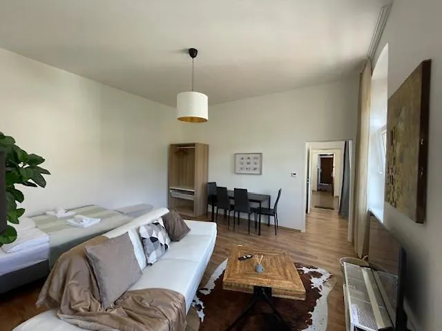 City&More! Schickes Apartment Mit Altbauflair! Viena Austria